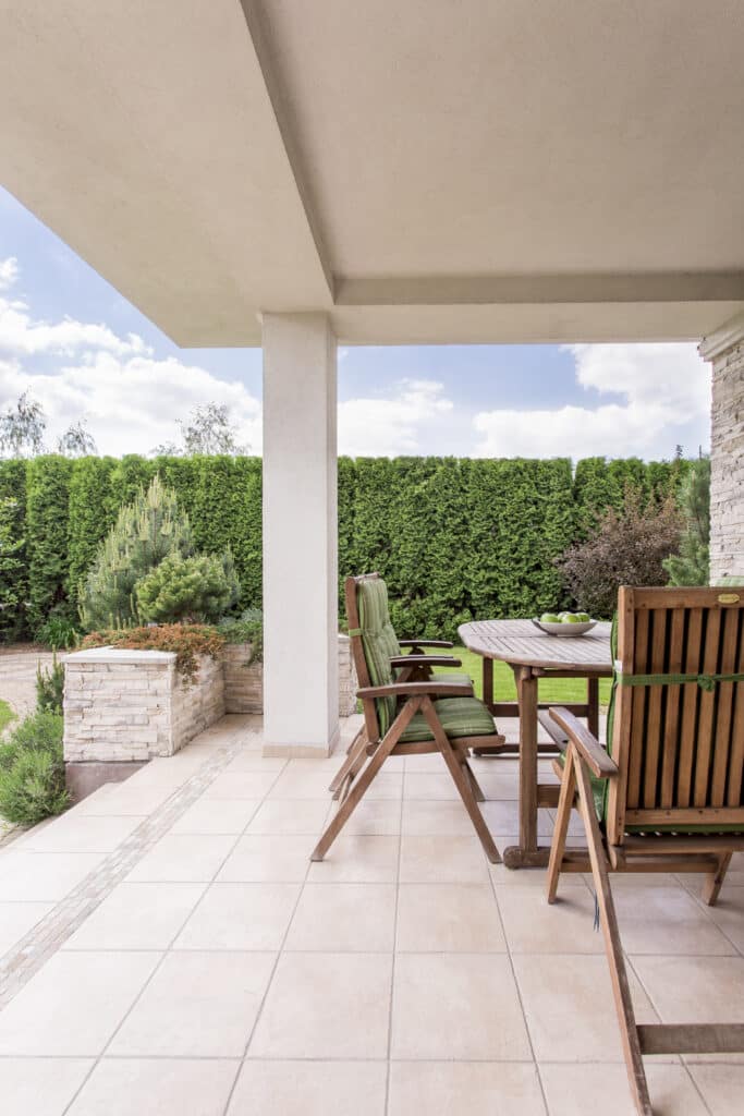 Modern,House,With,Beauty,Terrace,And,Garden